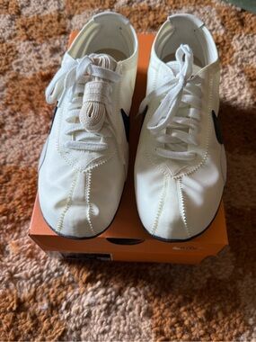 Nike women's moonshoe size 10.5 Sneakers with Black Swoosh sold out! New!